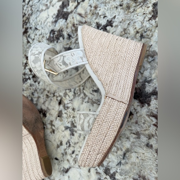 Stuart weitzman ivory lace wedges with gold hardware - Picture 7 of 12
